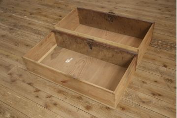 和製アンティーク　超美品!!　前面栗材　上手物　大きな桜丸金具と綺麗な漆の色合いが和の雰囲気を高める米沢箪笥ローボード(引き出し、収納タンス、時代箪笥)(R-066111)