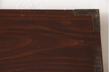 和製アンティーク　前面栗材　漆塗り　桜の意匠が施された丸金具が上品な印象の米沢箪笥ローボード(ローチェスト、引き出し、時代箪笥、収納タンス)(R-066116)