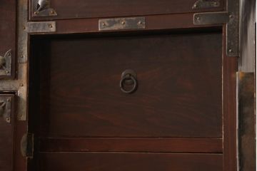 和製アンティーク　極上美品!!　前面栗材　味わい深い漆の色合いが綺麗な米沢箪笥ローボード(引き出し、時代箪笥、収納タンス)(R-066118)