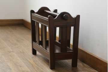 中古　松本民芸家具　上品な佇まいが和洋どちらの空間にも馴染むC型マガジンラック(収納)(R-066121)