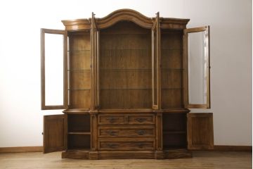 中古　美品!!　DREXEL HERITAGE(ドレクセルヘリテイジ)　Grand Villa(グランドヴィラ)　照明付きのゴージャスなキャビネット(食器棚、カップボード、飾り棚、収納棚、戸棚)(定価約130万円)(R-066125)