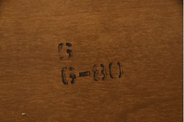 中古　美品!!　DREXEL HERITAGE(ドレクセルヘリテイジ)　Grand Villa(グランドヴィラ)　照明付きのゴージャスなキャビネット(食器棚、カップボード、飾り棚、収納棚、戸棚)(定価約130万円)(R-066125)