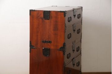 和製アンティーク　美品!!〈専門業者によるリペア済品〉前面欅(ケヤキ)材　素晴らしい杢目がお楽しみいただける二段重ね時代箪笥(和たんす、収納箪笥、整理タンス、衣装箪笥、引き出し)(R-066126)