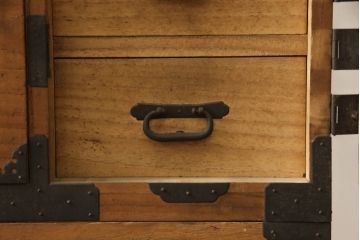 和製アンティーク　明治期　上手物!!　分厚い金具が目を引く上質な造りの総桐会津箪笥(総桐箪笥、総桐たんす、時代箪笥、和タンス、チェスト、引き出し)(R-066133)