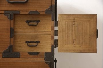 和製アンティーク　明治期　上手物!!　分厚い金具が目を引く上質な造りの総桐会津箪笥ローボード(総桐箪笥、総桐たんす、時代箪笥、和タンス、ローチェスト、引き出し)(R-066134)