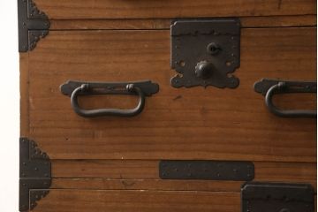 和製アンティーク　明治期　上手物!!　分厚い金具が目を引く上質な造りの総桐会津箪笥ローボード(総桐箪笥、総桐たんす、時代箪笥、和タンス、ローチェスト、引き出し)(R-066134)