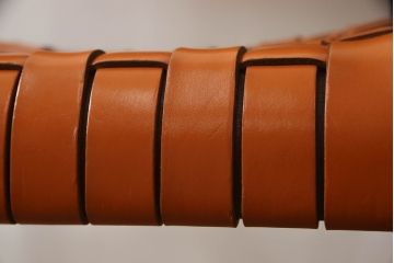 中古　arflex(アルフレックス)　NT(エヌティー)　本革(レザー)　革を編み込んだデザインが個性的なアームレスチェア(ダイニングチェア、椅子、イス)(R-066137)
