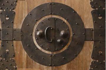 和製アンティーク　天板リメイク　脚付きリメイク　使いやすく生まれ変わる総桐箪笥サイドボード(観音開き時代箪笥、サイドチェスト、引き出し、収納箪笥、時代箪笥)(R-066163)