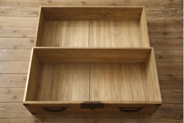 和製アンティーク　天板リメイク　脚付きリメイク　関東衣装箪笥　使いやすく生まれ変わる総桐箪笥サイドボード(サイドチェスト、引き出し、収納箪笥、時代箪笥)(R-066164)