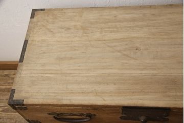 和製アンティーク　天板リメイク　脚付きリメイク　関東衣装箪笥　使いやすく生まれ変わる総桐箪笥サイドボード(サイドチェスト、引き出し、収納箪笥、時代箪笥)(R-066164)