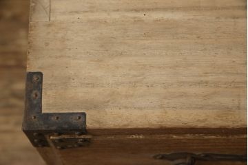 和製アンティーク　天板リメイク　脚付きリメイク　関東衣装箪笥　使いやすく生まれ変わる総桐箪笥サイドボード(サイドチェスト、引き出し、収納箪笥、時代箪笥)(R-066164)