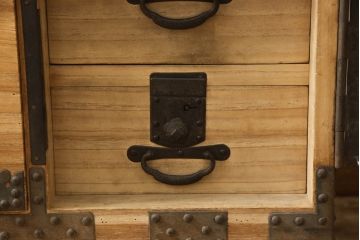 和製アンティーク　最上手物!!　関東　観音開き　十字金具が目を惹く!極上金具が魅力的な総桐時代箪笥(衣装箪笥、観音箪笥、和タンス、桐たんす、桐箪笥、収納箪笥、引き出し、重ね箪笥)(R-066165)