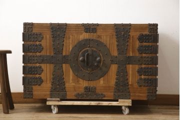 和製アンティーク　最上手物!!　関東　観音開き　十字金具が目を惹く!極上金具が魅力的な総桐時代箪笥ローボード(衣装箪笥、観音箪笥、和タンス、桐たんす、桐箪笥、収納箪笥、引き出し)(R-066166)