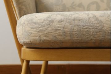 中古　美品　イギリス家具　ERCOL(アーコール)　エバーグリーン　気品のある佇まいが魅力の1人掛けイージーチェア(アームチェア、ラウンジチェア、ソファ、1人掛け、椅子、イス、英国、北欧)(定価約29万円)(R-066170)