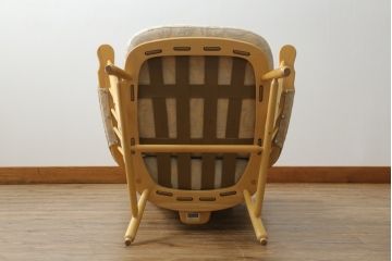 中古　美品　イギリス家具　ERCOL(アーコール)　エバーグリーン　気品のある佇まいが魅力の1人掛けイージーチェア(アームチェア、ラウンジチェア、ソファ、1人掛け、椅子、イス、英国、北欧)(定価約29万円)(R-066170)