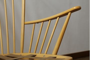 中古　美品　イギリス家具　ERCOL(アーコール)　エバーグリーン　気品のある佇まいが魅力の1人掛けイージーチェア(アームチェア、ラウンジチェア、ソファ、1人掛け、椅子、イス、英国、北欧)(定価約29万円)(R-066170)
