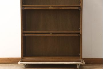中古　美品　三越家具(現カントリーハウス)　Brugge(ブルージュ)　希少な絶版品!!　フラップ扉　クラシカルな佇まいが魅力の四段重ね風ブックケース(本箱、収納棚、戸棚、キャビネット、飾り棚、陳列棚)(R-066172)