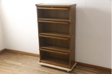 中古　美品　三越家具(現カントリーハウス)　Brugge(ブルージュ)　希少な絶版品!!　フラップ扉　クラシカルな佇まいが魅力の四段重ね風ブックケース(本箱、収納棚、戸棚、キャビネット、飾り棚、陳列棚)(R-066172)