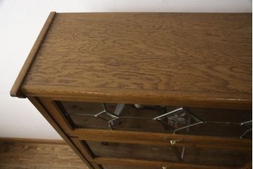 中古　美品　三越家具(現カントリーハウス)　Brugge(ブルージュ)　希少な絶版品!!　フラップ扉　クラシカルな佇まいが魅力の四段重ね風ブックケース(本箱、収納棚、戸棚、キャビネット、飾り棚、陳列棚)(R-066172)
