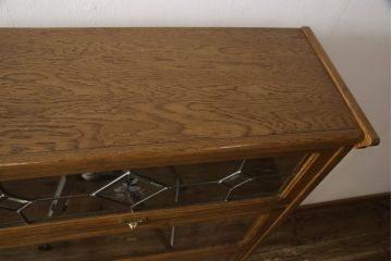中古　美品　三越家具(現カントリーハウス)　Brugge(ブルージュ)　希少な絶版品!!　フラップ扉　クラシカルな佇まいが魅力の四段重ね風ブックケース(本箱、収納棚、戸棚、キャビネット、飾り棚、陳列棚)(R-066172)
