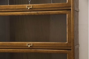 中古　美品　三越家具(現カントリーハウス)　Brugge(ブルージュ)　希少な絶版品!!　フラップ扉　クラシカルな佇まいが魅力の四段重ね風ブックケース(本箱、収納棚、戸棚、キャビネット、飾り棚、陳列棚)(R-066172)