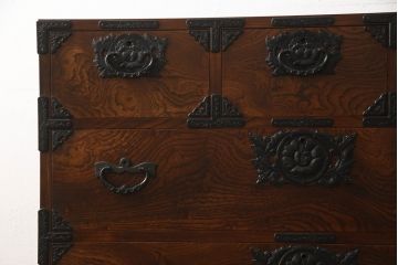 中古　岩谷堂箪笥　力強い木目と重厚感ある金具が魅力の和箪笥(衣装タンス、収納たんす、引き出し、サイドチェスト)(R-066176)