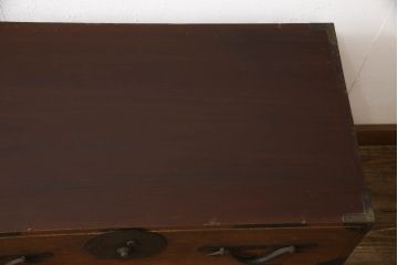 和製アンティーク　前面桐材　 蛭手(ひるて)型の引手金具が存在感のある会津箪笥ローボード(和たんす、時代箪笥、収納箪笥、衣装箪笥、引き出し、ローチェスト、テレビ台)(R-066179)