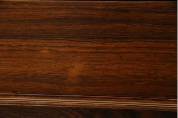 デンマークビンテージ　Lyby Mobler　Lloyd's Antiques(ロイズ・アンティークス)取り扱い　ローズウッド　洗練された美しいデザインが魅力的なサイドボード(サイドキャビネット、リビングボード、収納棚、戸棚、北欧、ヴィンテージ)(R-066181)