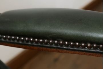 中古　イギリス　Lloyd's Antiques(ロイズ・アンティークス)取り扱い　Carlton Chair　レザー　置くだけでも絵になるクラシカルなカールトンチェア(アームチェア、一人掛けソファ、サロンチェア、英国)(R-066182)
