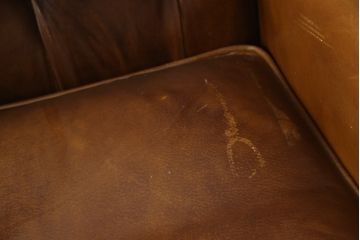中古　イギリス　Lloyd's Antiques(ロイズ・アンティークス)取り扱い　レザー　羽のような美しいシルエットが魅力的なウィングバックチェア(一人掛けソファ、チェスターフィールド、サロンチェア、ウイングバック、英国)(R-066183)