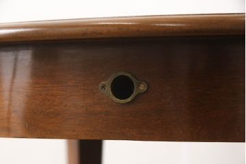 イギリスアンティーク　Lloyd's Antiques(ロイズ・アンティークス)　ウォールナット材　クラシカルな佇まいが美しいキャスター付きエクステンションテーブル(ダイニングテーブル、4人掛け、6人掛け、ドローリーフテーブル、ラウンドテーブル、オーバル型、食卓、英国)(R-066189)
