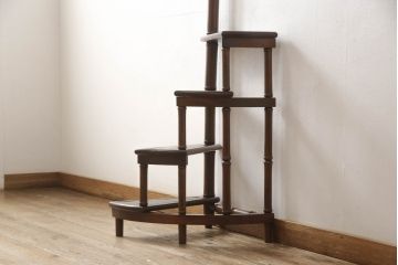 イギリスビンテージ　Lloyd's Antiques(ロイズ・アンティークス)　クラシカル空間を演出するライブラリーステップ(飾り棚、陳列棚、オープンシェルフ、ディスプレイラック、花台、店舗什器、ヴィンテージ、英国)(R-066190)