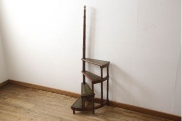 イギリスビンテージ　Lloyd's Antiques(ロイズ・アンティークス)　クラシカル空間を演出するライブラリーステップ(飾り棚、陳列棚、オープンシェルフ、ディスプレイラック、花台、店舗什器、ヴィンテージ、英国)(R-066190)