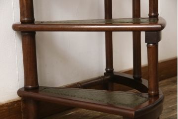 イギリスビンテージ　Lloyd's Antiques(ロイズ・アンティークス)　クラシカル空間を演出するライブラリーステップ(飾り棚、陳列棚、オープンシェルフ、ディスプレイラック、花台、店舗什器、ヴィンテージ、英国)(R-066190)