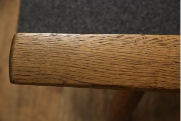 北欧家具　Lloyd's Antiques(ロイズ・アンティークス)取り扱い　Hans J Wegner(ハンス・J・ウェグナー)　GETAMA(ゲタマ)　GE260　オーク材　くつろぎの空間を演出する1人掛けソファ(イージーチェア、アームチェア、椅子、イス)(R-066191)