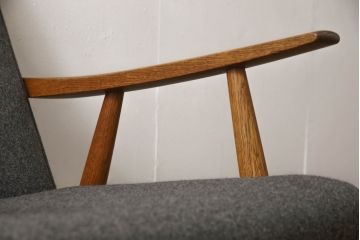 北欧家具　Lloyd's Antiques(ロイズ・アンティークス)取り扱い　Hans J Wegner(ハンス・J・ウェグナー)　GETAMA(ゲタマ)　GE260　オーク材　くつろぎの空間を演出する1人掛けソファ(イージーチェア、アームチェア、椅子、イス)(R-066191)