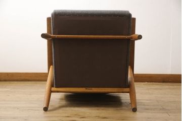 北欧家具　Lloyd's Antiques(ロイズ・アンティークス)取り扱い　Hans J Wegner(ハンス・J・ウェグナー)　GETAMA(ゲタマ)　GE260　オーク材　くつろぎの空間を演出する1人掛けソファ(イージーチェア、アームチェア、椅子、イス)(R-066191)