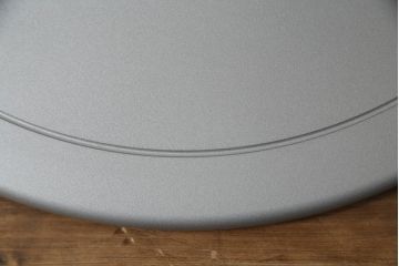 中古　超美品　オカムラ(OKAMURA)　医療福祉用　円盤脚　抗菌　丸みのあるフォルムがかわいらしいスツール(丸椅子、回転椅子、イス)(定価約62000円)(R-066193)
