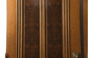 中古　特注品　クラシカルで重厚感のある佇まいが魅力的なドア1枚(木製扉、建具)(R-066202)