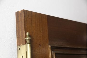 中古　特注品　クラシカルで重厚感のある佇まいが魅力的なドア1枚(木製扉、建具)(R-066202)