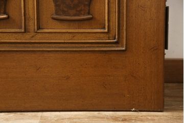 中古　特注品　クラシカルで重厚感のある佇まいが魅力的なドア1枚(木製扉、建具)(R-066202)