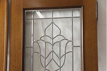 中古　激レア!!　特注品　DREXEL HERITAGE(ドレクセルヘリテイジ)　上品なデザインが魅力のステンドグラス入りドア2枚セット(親子ドア、ガラス扉、建具)(R-066203)