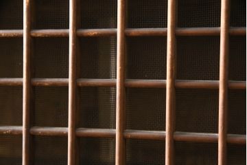 和製アンティーク　上手物!!　檜(ヒノキ)材　上質なつくりが魅力の蠅帳付き水屋箪笥(ハイチョウ、ハエチョウ、はえ帳、はい帳、収納棚、重ね戸棚、キャビネット、食器棚、茶箪笥、茶棚、時代箪笥)(R-066204)