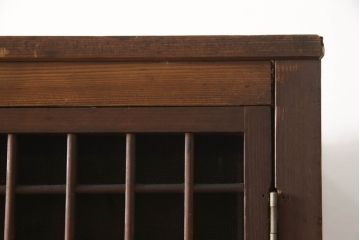 和製アンティーク　上手物!!　檜(ヒノキ)材　上質なつくりが魅力の蠅帳付き水屋箪笥サイドボード(ハイチョウ、ハエチョウ、はえ帳、はい帳、収納棚、戸棚、サイドキャビネット)(R-066205)