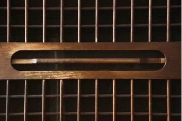 和製アンティーク　上手物!!　檜(ヒノキ)材　上質なつくりが魅力の蠅帳付き水屋箪笥サイドボード(ハイチョウ、ハエチョウ、はえ帳、はい帳、収納棚、戸棚、サイドキャビネット)(R-066205)