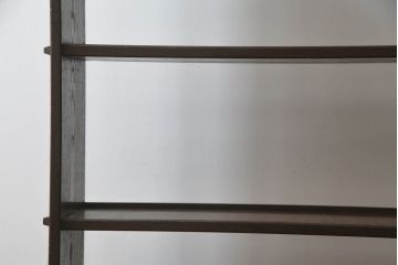 和製アンティーク　栗材　シックな色合いが和・洋どちらの空間にも馴染みやすい!!シンプルな本棚(ブックシェルフ、オープンシェルフ、ディスプレイラック、飾り棚)(R-066208)