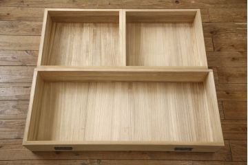 中古　美品　国産　職人手造り　シンプルなモダンデザインが魅力!!和モダンな空間づくりにおすすめの総桐箪笥(総桐たんす、引き出し、収納タンス、衣装箪笥、和箪笥、サイドチェスト)(R-066211)