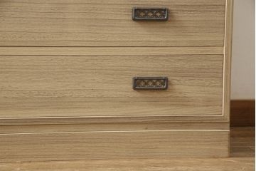 中古　美品　国産　職人手造り　シンプルなモダンデザインが魅力!!和モダンな空間づくりにおすすめの総桐箪笥(総桐たんす、引き出し、収納タンス、衣装箪笥、和箪笥、サイドチェスト)(R-066211)