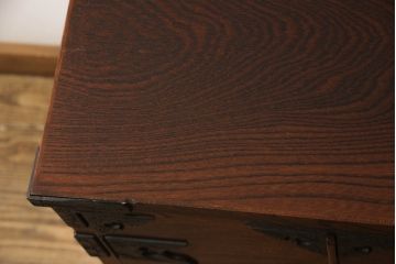 和製ビンテージ　岩谷堂箪笥　本漆塗り　迫力ある金具が目を引く小箪笥(収納箪笥、和タンス、引き出し、サイドボード、サイドキャビネット、ヴィンテージ)(R-066213)