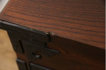 和製ビンテージ　岩谷堂箪笥　本漆塗り　迫力ある金具が目を引く小箪笥(収納箪笥、和タンス、引き出し、サイドボード、サイドキャビネット、ヴィンテージ)(R-066213)